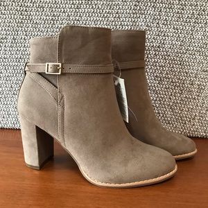 NWT Banana Republic Suede Booties 7